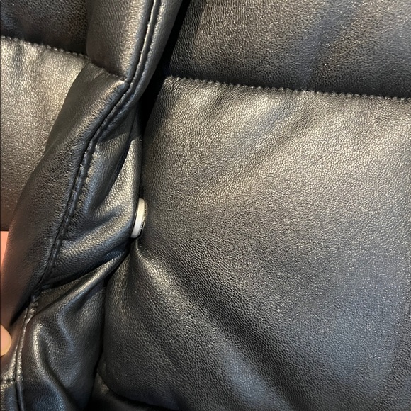 7 for All Mankind Black Vegan Leather Cropped Puffer Jacket Size S - Picture 5 of 12